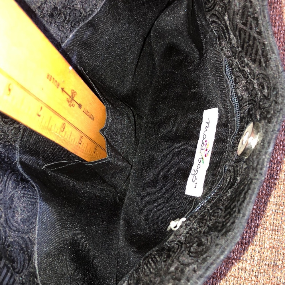 Elegant Black Hobo Bag - Picture 8 of 11